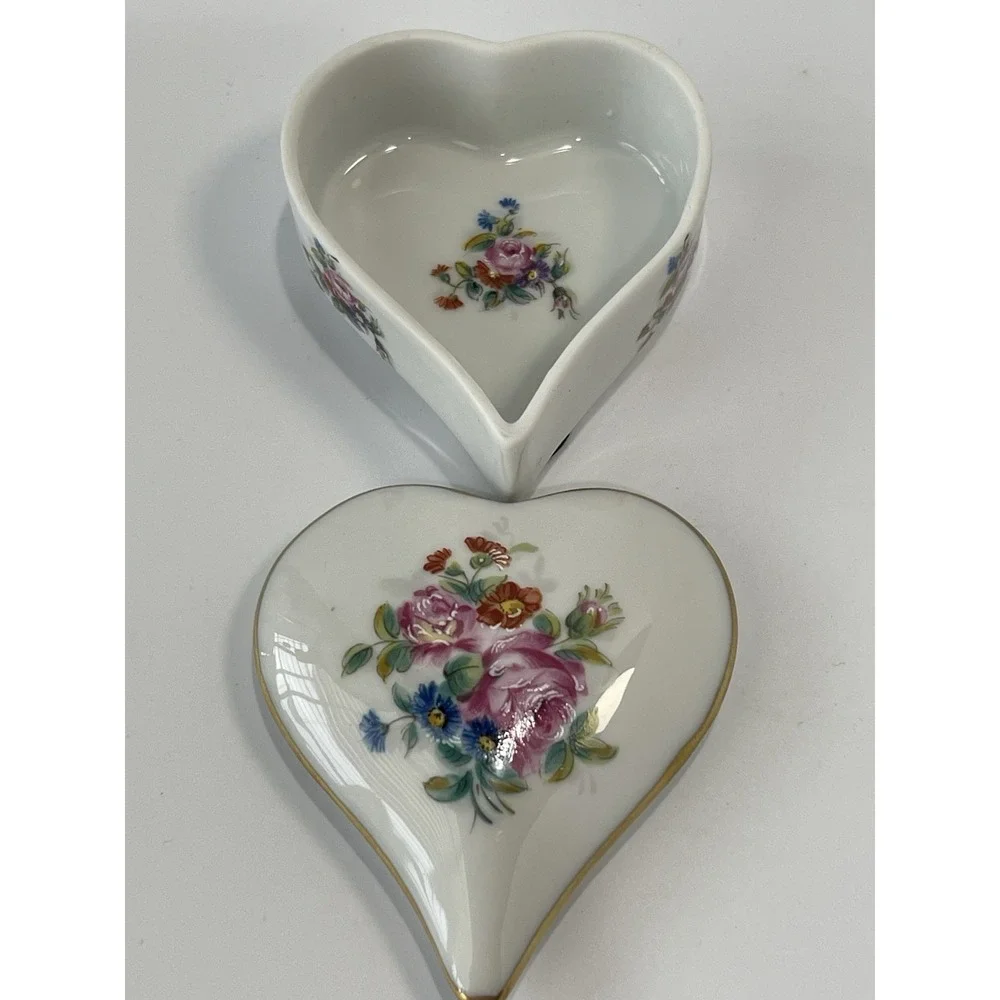 Limoges Castel France‎ White Porcelain Floral Trinket Box Gold Trim ~ Vintage~